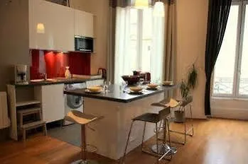 Appart Ambiance - Sathonay Lyon 0*,  France